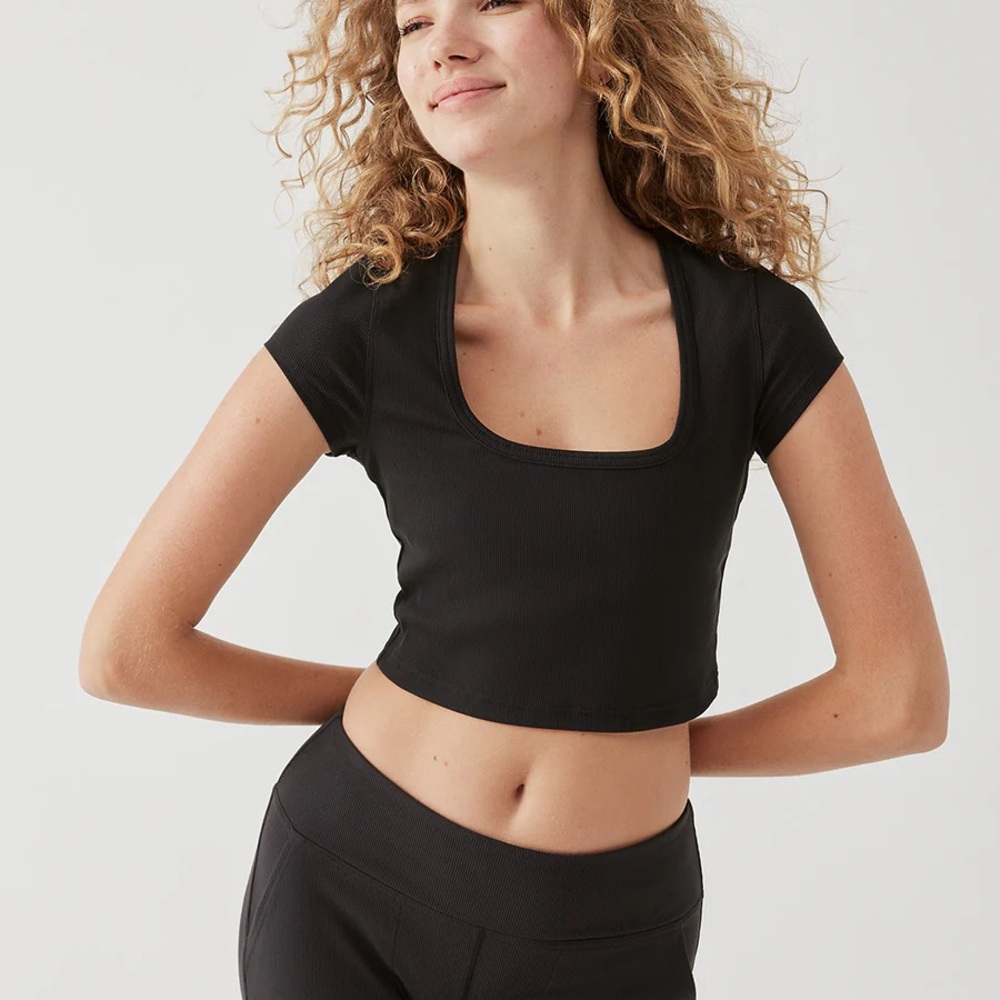 Outdoor Voices SuperForm Black Rib Short sleeve Top Size Medium